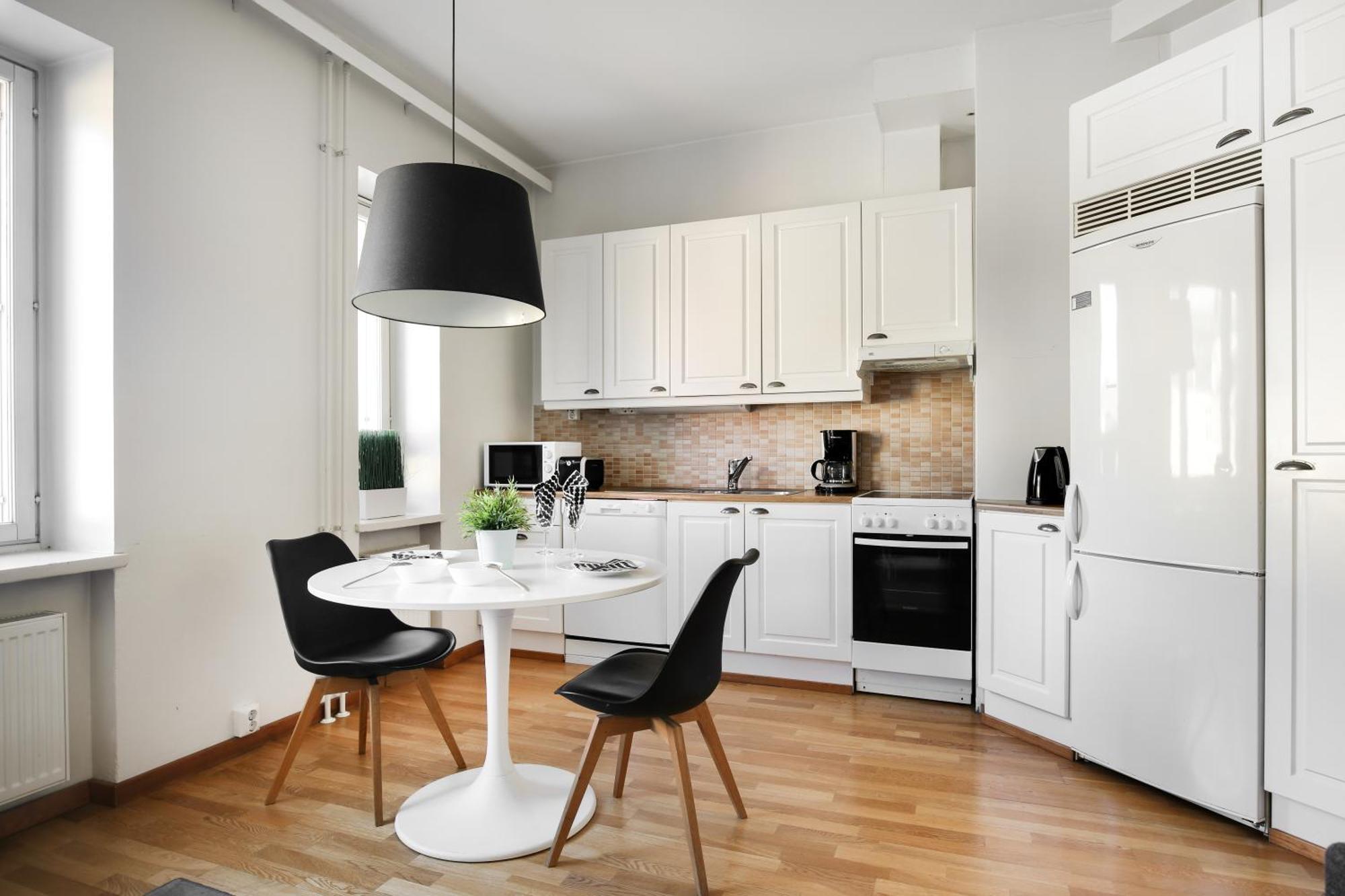 Kotimaailma Apartments Kamppi - 3Br In The Center With Key Code Helsinki Exterior foto